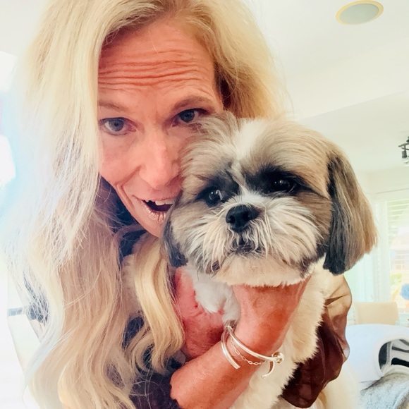 Meet your Posher, Christine. Lover of Brands, ALL things T&Co. & clothing! - Picture 5 of 16